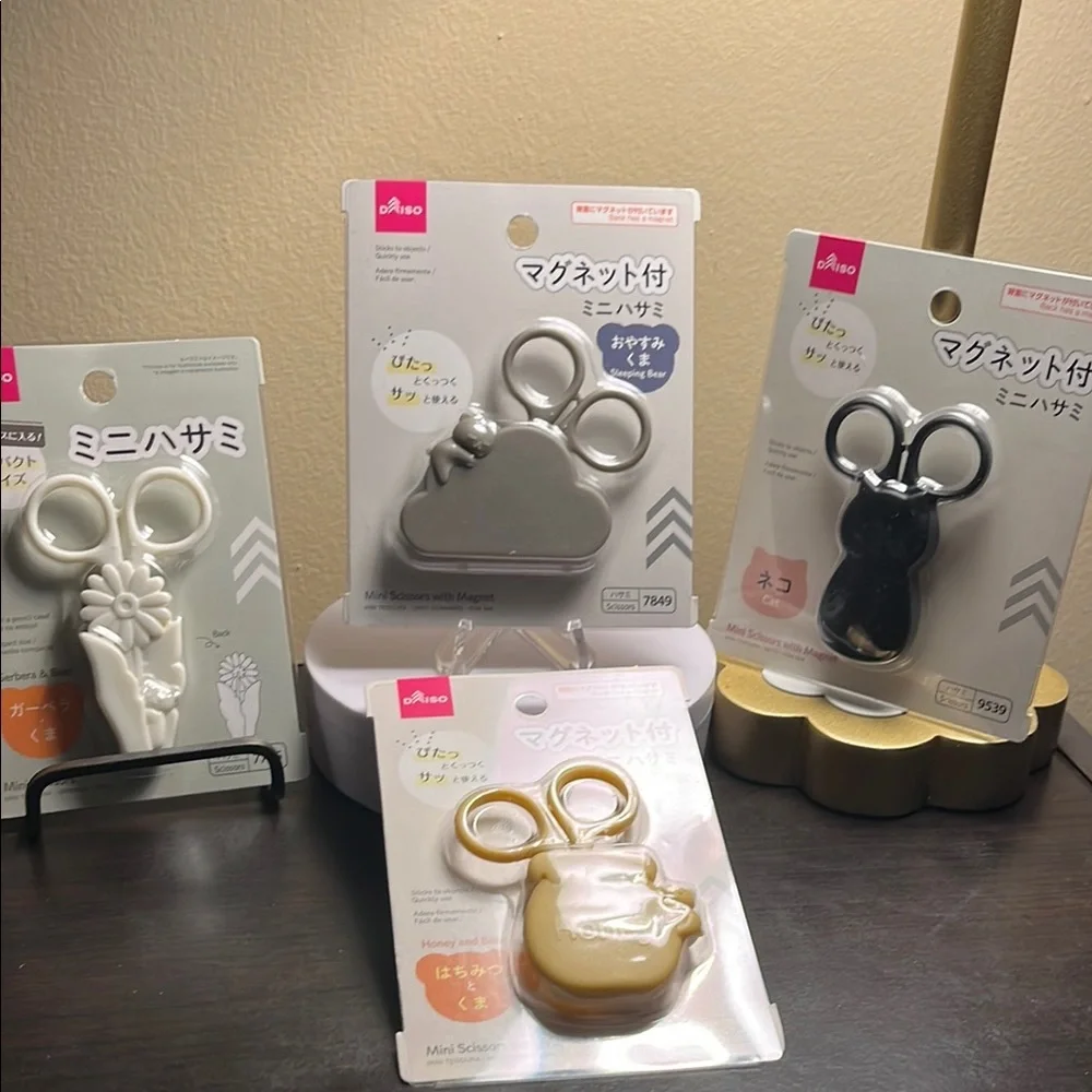Daiso Mini Scissors with Magnet ( pick one )